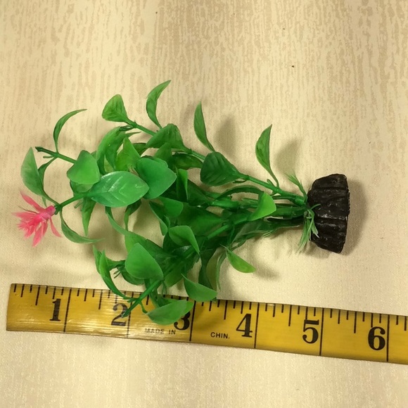 Assortment of 8 Fish tank Plant Decorations - Picture 7 of 10